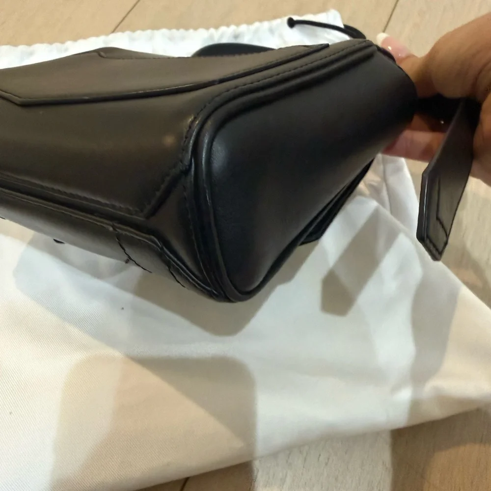 Givenchy EDEN MINI Black Leather Bag in smooth leather - Picture 8 of 13